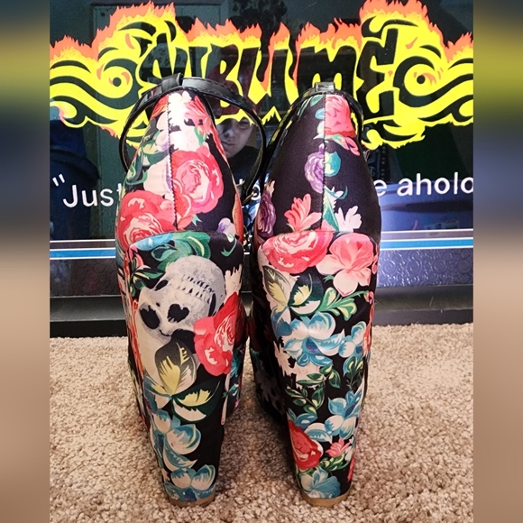 Iron fist floral skull wedge - Picture 2 of 4